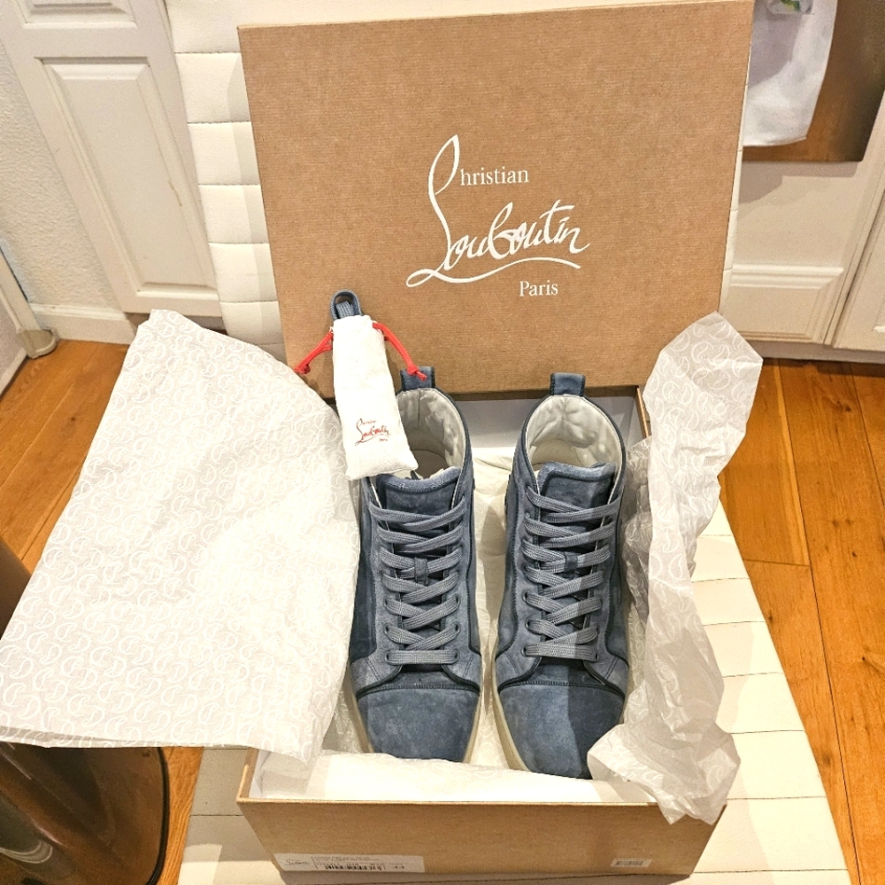 Authentic Christian Louboutin - RED BOTTOMS - Louis Orlato Suede Sneaker